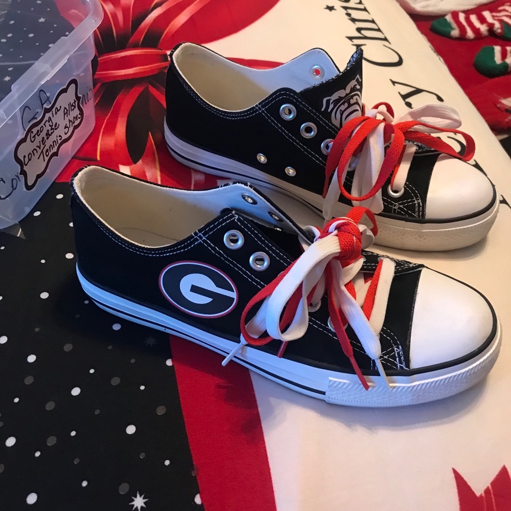 Georgia Bulldog women’s tennis shoes. Size 40(9)